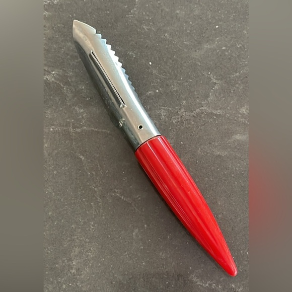 Androck Apple Corer with Red Bullet Bakelite Handle - Picture 2 of 3